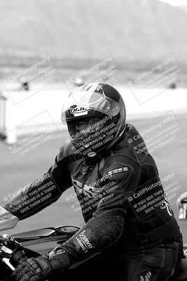 media/Mar-28-2022-Superbike Trackdays (Mon) [[b8603d0f67]]/Around the Pits/